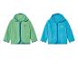 Deux vestes en polaire à capuche, une verte avec des flèches et une bleue avec une tente