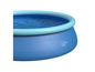 Une piscine gonflable bleue avec de l'eau de Livarno Home.