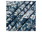 Tissu avec un fond bleu et un motif floral.