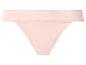 Tanga rose en dentelle avec détails en dentelle.