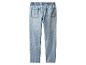 Pantalon en jean bleu clair à taille élastique.