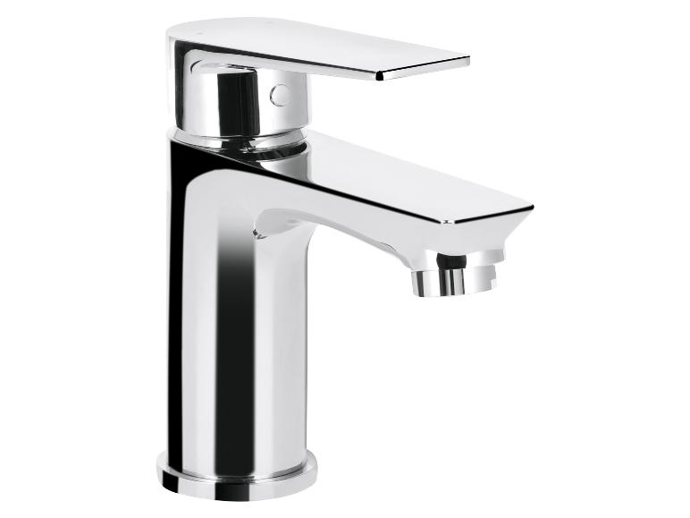 Robinet de lavabo chromé moderne à levier unique.