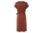 Robe mi-longue marron à nouer.