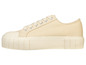 Sneakers en toile beige avec une semelle épaisse.
