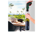Un tire-bouchon électrique Parkside utilisé pour ouvrir une bouteille de vin.