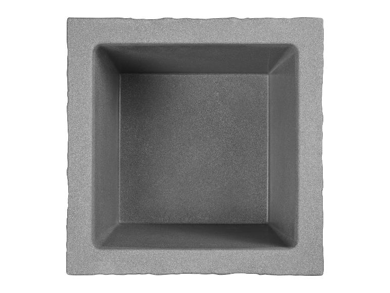 Moule de cuisson carré en métal foncé avec revêtement antiadhésif