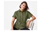 Chemise en lin vert olive et accessoires.