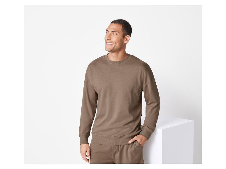 Sweat-shirt et pantalon de jogging marron clair pour homme.