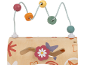 Jouet éducatif en bois avec perles colorées et motifs floraux.