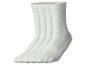 Quatre paires de chaussettes blanches, debout et montrant leur texture douce.