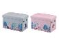 Deux poufs de rangement pour enfants, un bleu clair et un rose, avec des motifs d'animaux de la forêt.