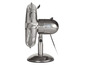 Un ventilateur de table argenté SilverCrest.