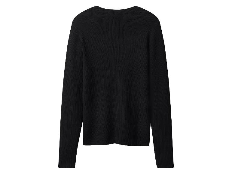 Pull noir côtelé à manches longues sur fond blanc.