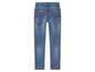 Un jean bleu pour enfant.