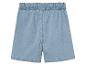 Shorts en jean bleu clair à taille élastique.