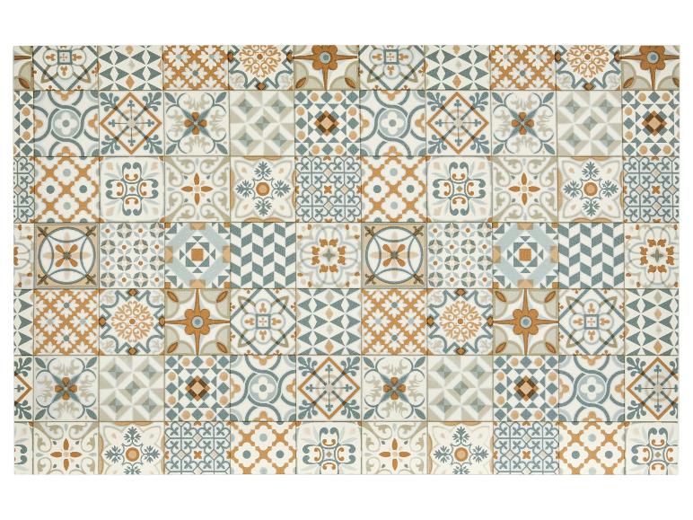 Carreaux décoratifs à motifs géométriques et floraux dans des tons de terre et de bleu-vert.