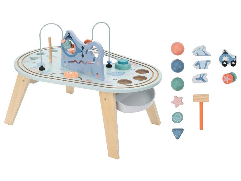 Table d'activités en bois sur le thème marin, avec labyrinthe de perles et accessoires.