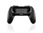 Une manette Nintendo Switch noire avec un support intégré.
