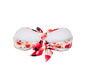 Un bikini blanc à imprimé floral rouge