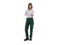 Une femme en t-shirt blanc et pantalon de travail vert Blaklader.
