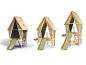 Trois cabanes en bois avec toboggans verts pour enfants, sous différents angles.