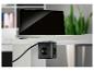Ordinateur portable ouvert sur un bureau avec un bloc multiprise noir suspendu en dessous