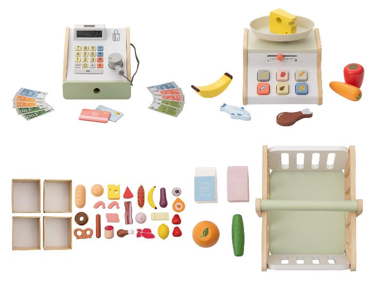 Un ensemble de supermarché jouet en bois avec caisse enregistreuse, balance, chariot de courses et divers aliments.
