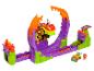 Un ensemble de jeu avec une voiture dragon qui roule sur une piste violette