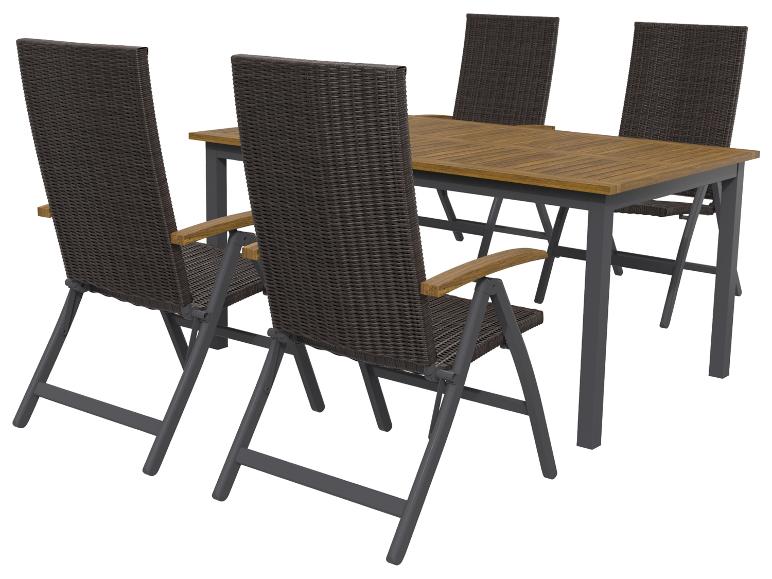 Ensemble de mobilier de jardin avec chaises en rotin marron et table en bois.