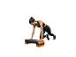 Femme faisant de l'exercice sur un step de fitness.