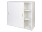 Armoire blanche avec portes coulissantes et étagères ouvertes