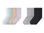 Un ensemble de chaussettes de couleurs pastel à volants et de chaussettes grises et noires.