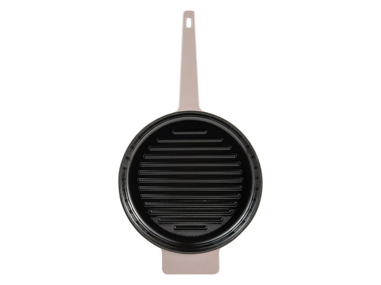 Une poêle ronde pour griller avec une poignée beige.