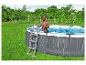 Piscine hors-sol avec échelle, design élégant.