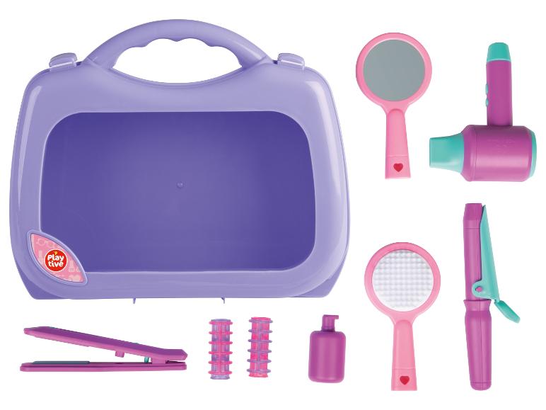 Ensemble de coiffure Playtive avec sèche-cheveux, brosse et fer à friser.