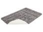 Tapis de bain gris à motif carreau.