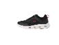 Chaussures de sport noires avec semelle blanche.