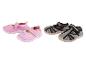 Deux paires de chaussures pour enfants : roses avec un imprimé Frozen et grises avec un imprimé Mickey Mouse.