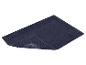 Tapis de bain rectangulaire bleu foncé avec un motif de bordure en relief.