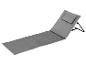 Chaise longue grise pliante avec repose-tête intégré.