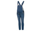 Une salopette en jean bleu pour femmes enceintes.