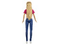 Une poupée Barbie avec un jean bleu et un t-shirt rose.
