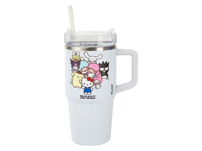Gobelet blanc avec anse et paille, décoré de personnages de dessins animés et du texte « HELLO KITTY AND FRIENDS ».