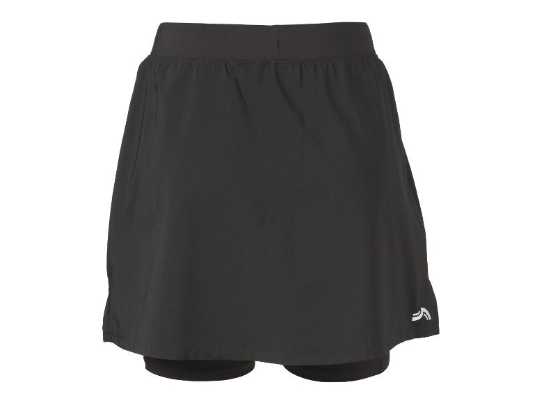 Jupe-short de sport noire avec taille élastique et logo blanc sur l'ourlet.