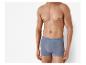 Homme portant un boxer bleu Livergy.