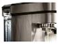Machine à café en acier inoxydable avec réservoir d'eau intégré.