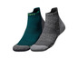Deux paires de chaussettes Rivit en bleu foncé et gris.
