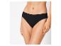 Un slip en coton noir.