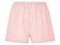 Shorts rose pâle en tissu léger.