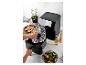 Un cuiseur à air FryerPro noir avec ses accessoires : panier et grille.
